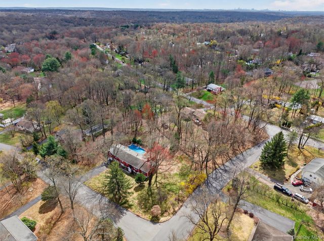 11 Kent Road, Airmont, NY 10952