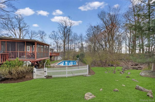 11 Kent Road, Airmont, NY 10952