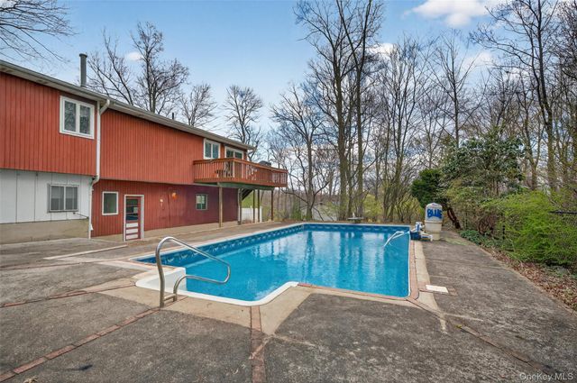 11 Kent Road, Airmont, NY 10952