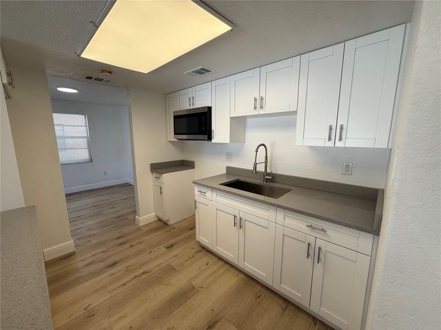 133 SABAL COURT B, Oldsmar, FL 34677