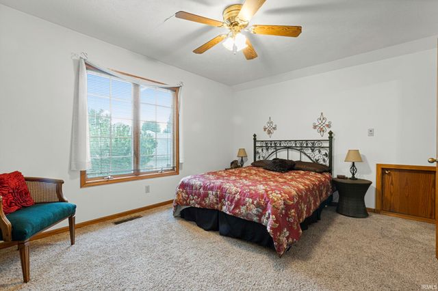 910 Foxbriar Lane, Goshen, IN 46526