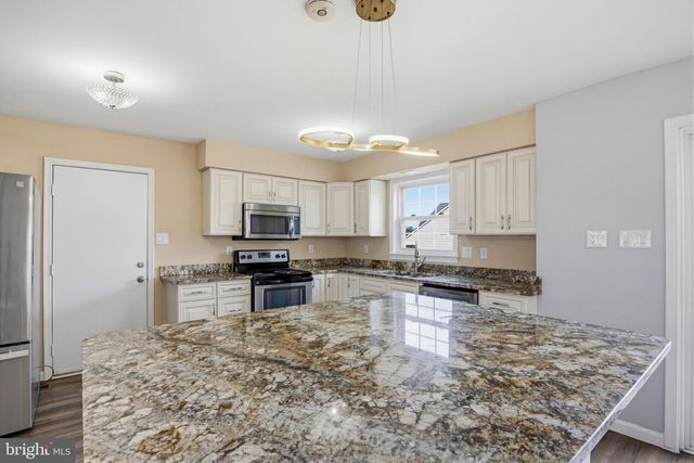 15123 PHILIP LEE RD, Chantilly, VA 20151