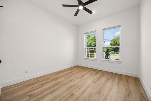 1000 N Bagley Street, Dallas, TX 75211