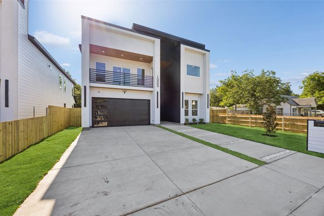 1000 N Bagley Street, Dallas, TX 75211