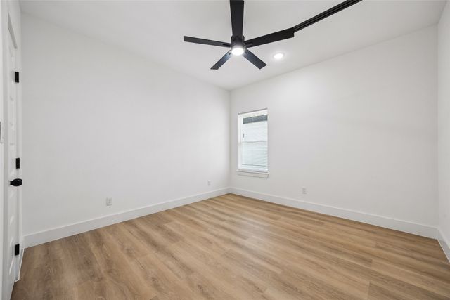 1000 N Bagley Street, Dallas, TX 75211