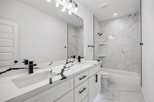 1000 N Bagley Street, Dallas, TX 75211