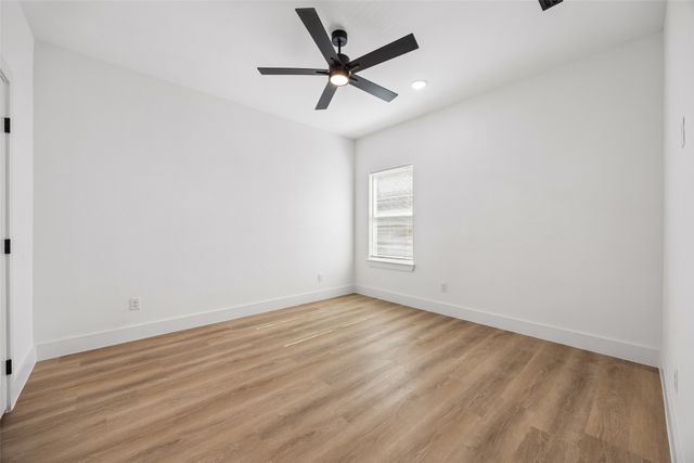 1000 N Bagley Street, Dallas, TX 75211