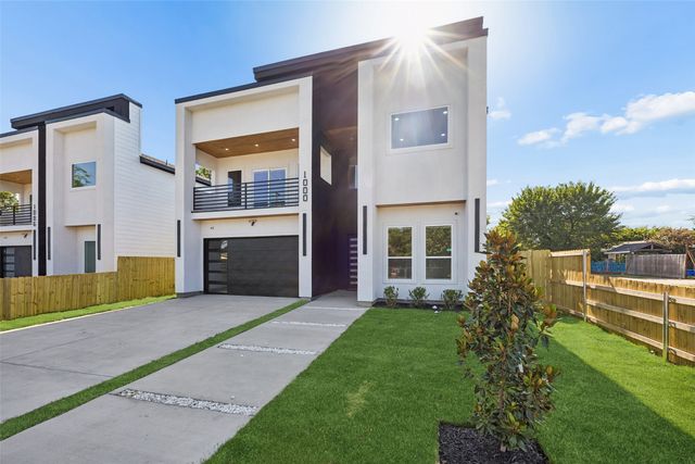 1000 N Bagley Street, Dallas, TX 75211