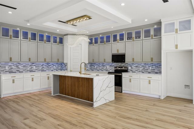 1000 N Bagley Street, Dallas, TX 75211