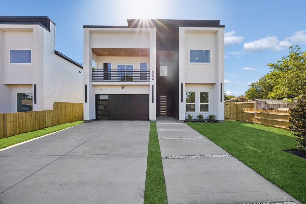 1000 N Bagley Street, Dallas, TX 75211