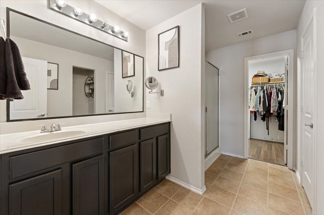 2053 Lake Trail Drive, Heartland, TX 75126