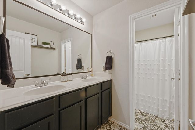 2053 Lake Trail Drive, Heartland, TX 75126