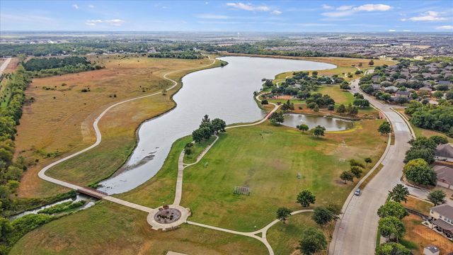 2053 Lake Trail Drive, Heartland, TX 75126