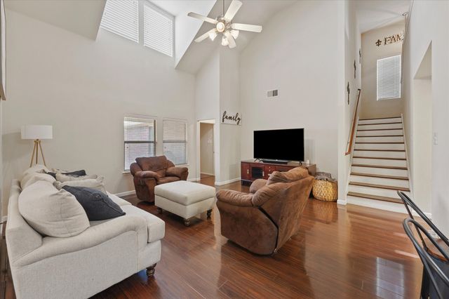 2053 Lake Trail Drive, Heartland, TX 75126