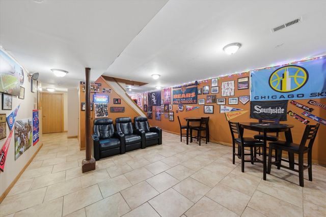 1615 W BEVERLY GLEN Parkway, Chicago, IL 60643