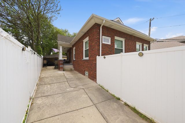 1615 W BEVERLY GLEN Parkway, Chicago, IL 60643