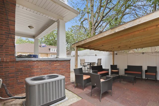 1615 W BEVERLY GLEN Parkway, Chicago, IL 60643