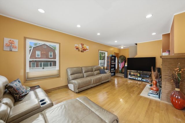 1615 W BEVERLY GLEN Parkway, Chicago, IL 60643