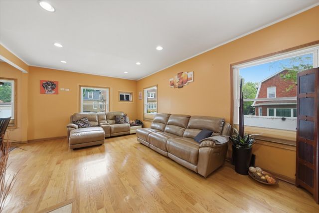 1615 W BEVERLY GLEN Parkway, Chicago, IL 60643