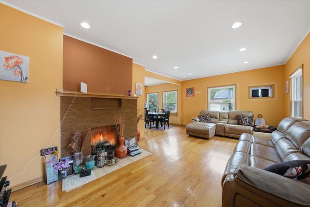 1615 W BEVERLY GLEN Parkway, Chicago, IL 60643