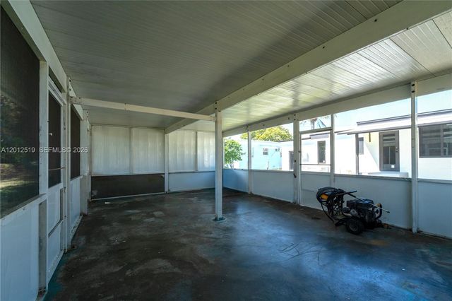 220 NW 144th St, Miami, FL 33168