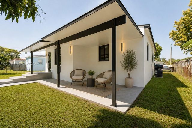 220 NW 144th St, Miami, FL 33168