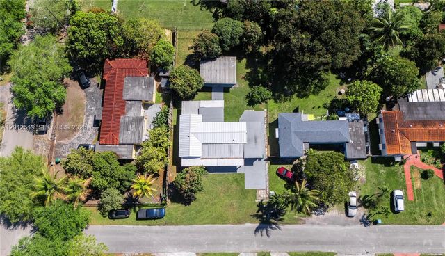 220 NW 144th St, Miami, FL 33168