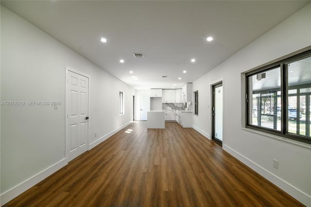 220 NW 144th St, Miami, FL 33168