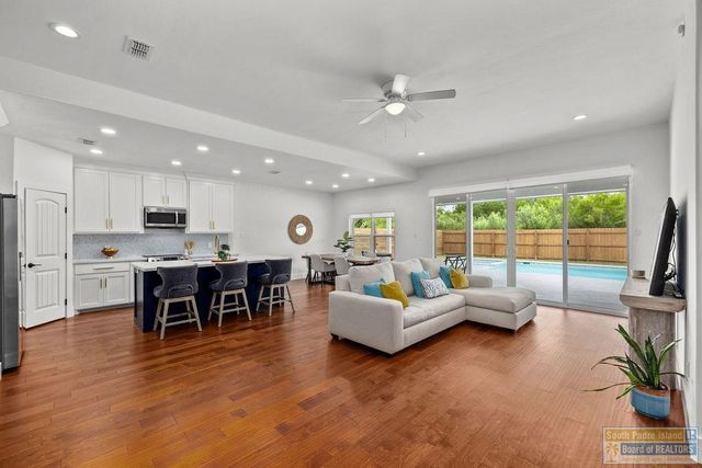 173 Torrey Pines Dr., Laguna Vista, TX 78578