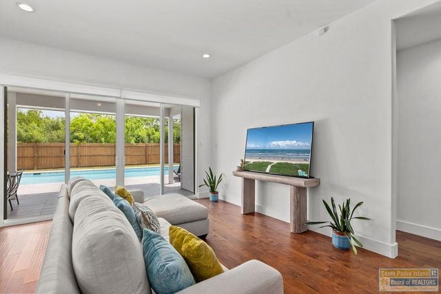 173 Torrey Pines Dr., Laguna Vista, TX 78578