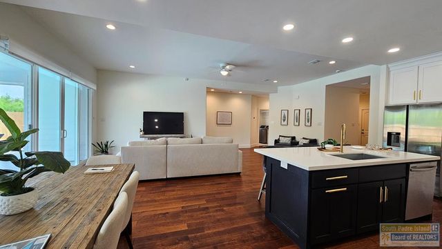 173 Torrey Pines Dr., Laguna Vista, TX 78578