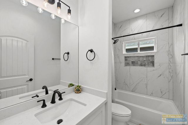 173 Torrey Pines Dr., Laguna Vista, TX 78578