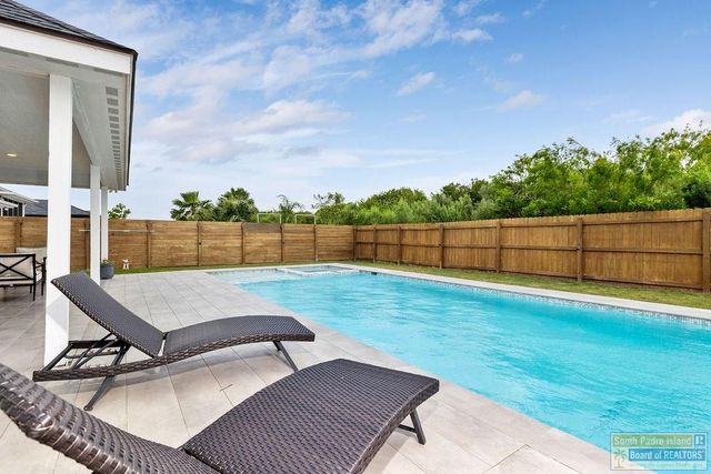 173 Torrey Pines Dr., Laguna Vista, TX 78578