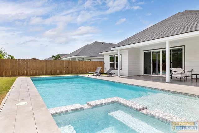 173 Torrey Pines Dr., Laguna Vista, TX 78578