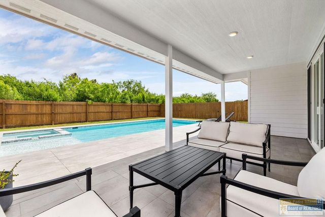 173 Torrey Pines Dr., Laguna Vista, TX 78578