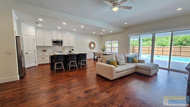 173 Torrey Pines Dr., Laguna Vista, TX 78578