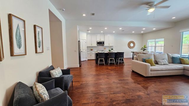 173 Torrey Pines Dr., Laguna Vista, TX 78578