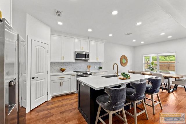 173 Torrey Pines Dr., Laguna Vista, TX 78578