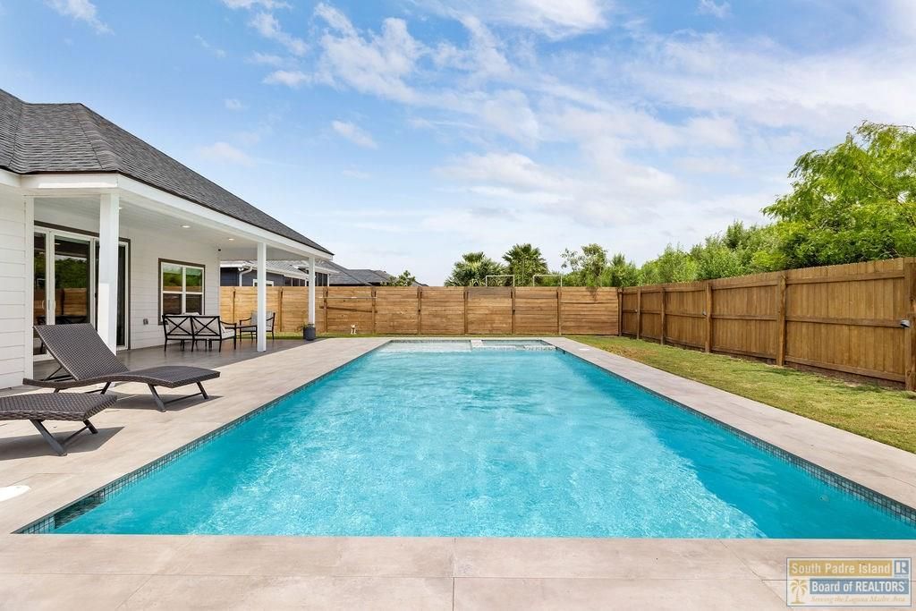 173 Torrey Pines Dr., Laguna Vista, TX 78578