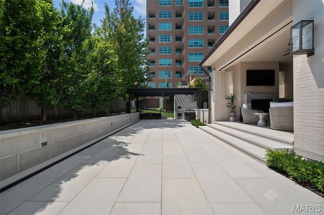 132 N Brentwood Boulevard, Clayton, MO 63105