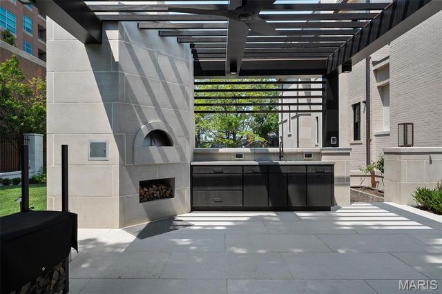 132 N Brentwood Boulevard, Clayton, MO 63105