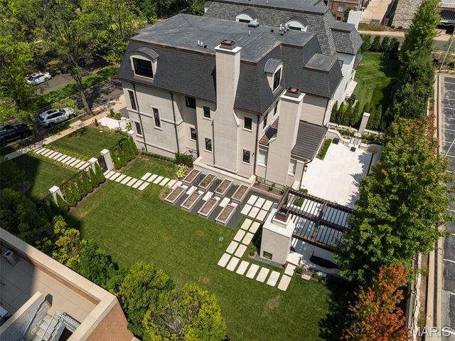 132 N Brentwood Boulevard, Clayton, MO 63105