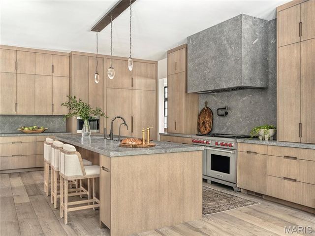 132 N Brentwood Boulevard, Clayton, MO 63105