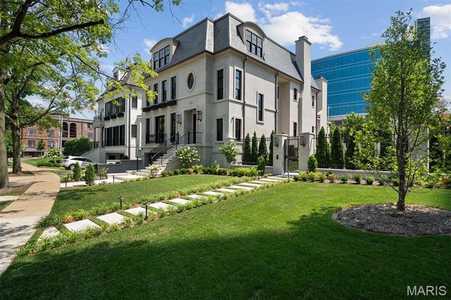 132 N Brentwood Boulevard, Clayton, MO 63105