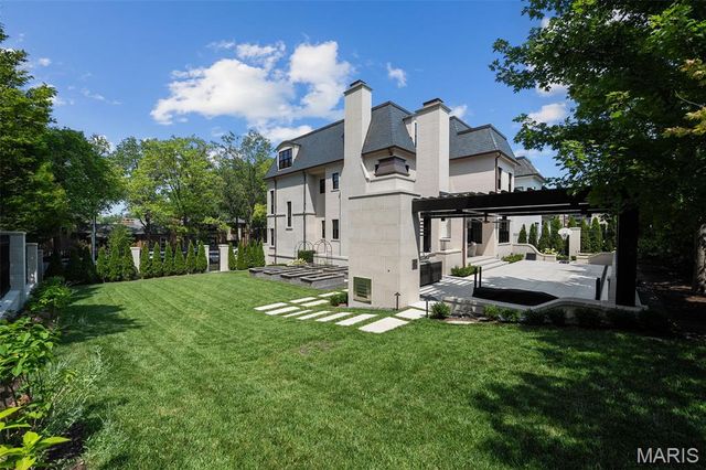 132 N Brentwood Boulevard, Clayton, MO 63105