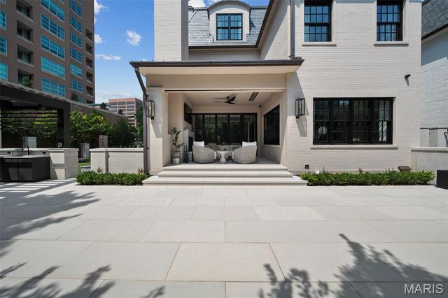 132 N Brentwood Boulevard, Clayton, MO 63105
