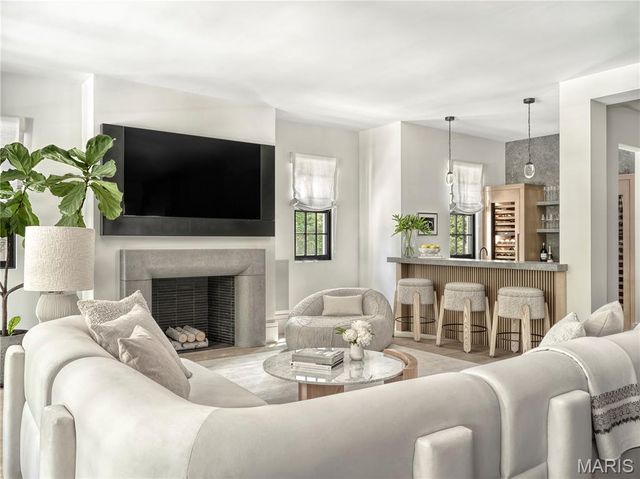 132 N Brentwood Boulevard, Clayton, MO 63105