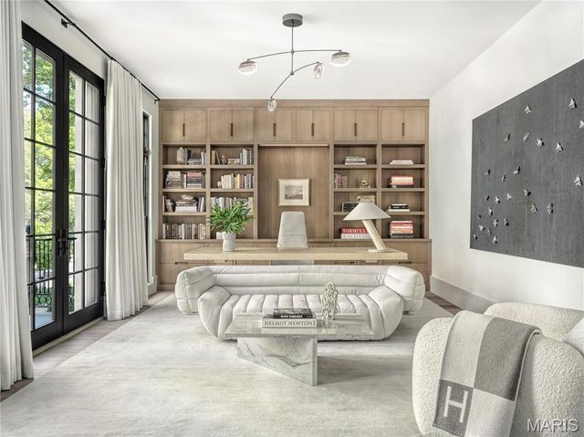 132 N Brentwood Boulevard, Clayton, MO 63105