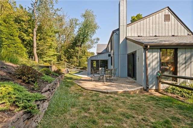 2272 Morrow Road, Upper St Clair, PA 15241