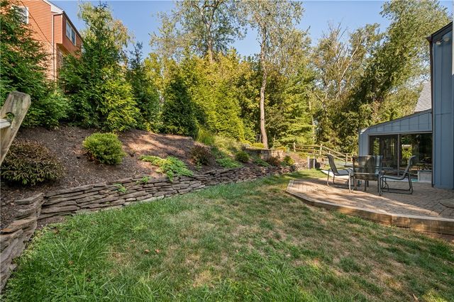 2272 Morrow Road, Upper St Clair, PA 15241